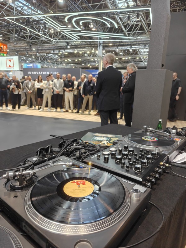 Messe Düsseldorf,Live-Musik und DJ für Ihren Messestand