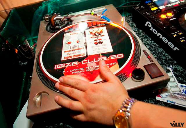 Vinyl DJ Oberhausen | Club DJ  Discohouse Grooves