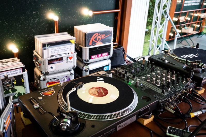 Vinyl DJ, Corporate Event DJ