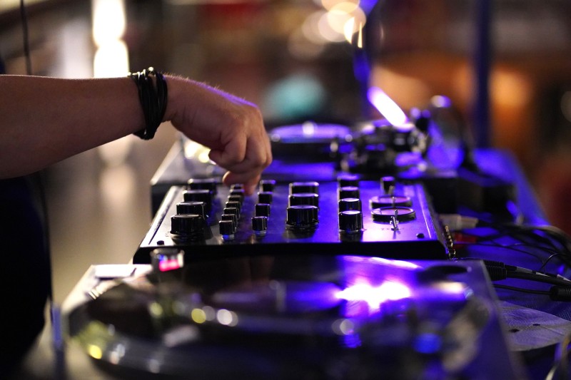 Vinyl DJ Neuss buchen | Disco, Funk, Soul & Discohouse Events