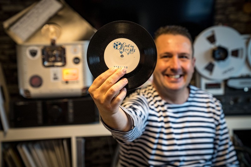 House-Classics DJ mit Vinyl – bundesweit buchbar für Clubs & Events