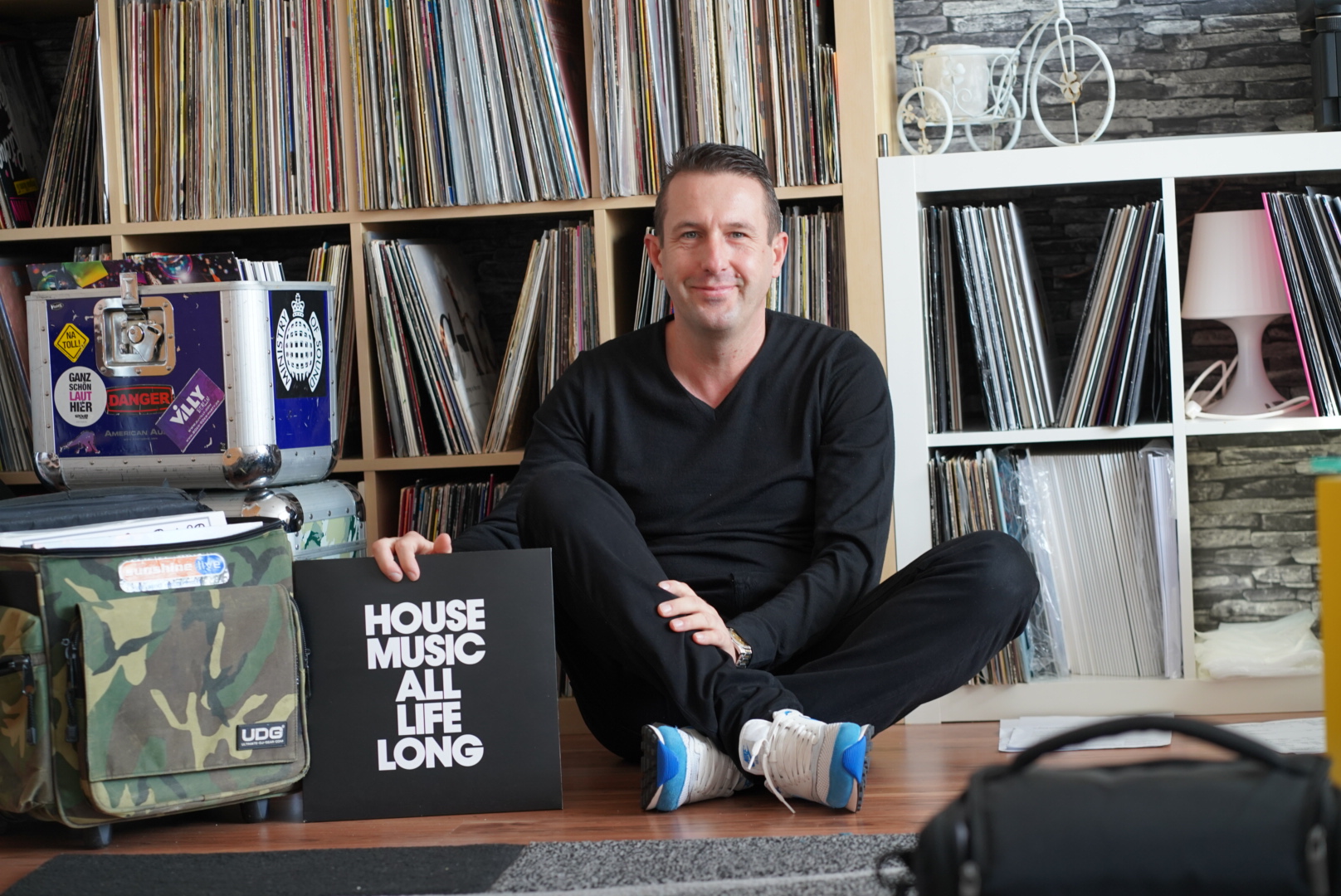Vinyl DJ Düsseldorf | DJ ViLLY WAX – 100 % Vinyl für Clubs & Events